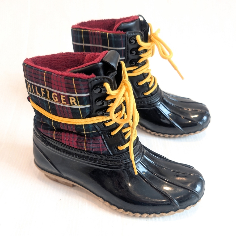 TOMMY HILFIGER Hessa Women's Black and Red Plaid Duck Boots Size 7 - Picture 1 of 9